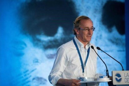 El presidente del PP de Euskadi, Alfonso Alonso, en la clausura de la escuela de verano del partido.-EFE / ADRIÁN RUIZ DE HIERRO