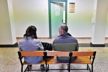 Pacientes en el Centro de Salud del Espolón - MARIO TEJEDOR