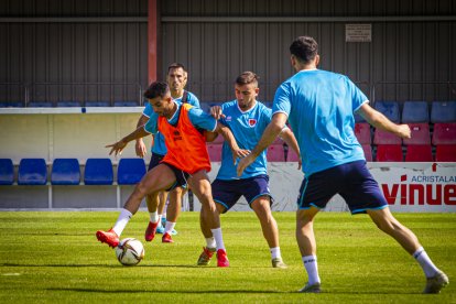 Entrenamiento del Numancia en la ciudad deportiva. MARIO TEJEDOR