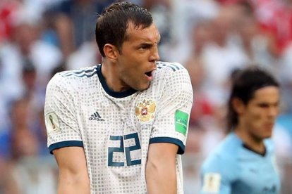 Dzyuba se lamenta tras una ocasión contra Uruguay.-EFE