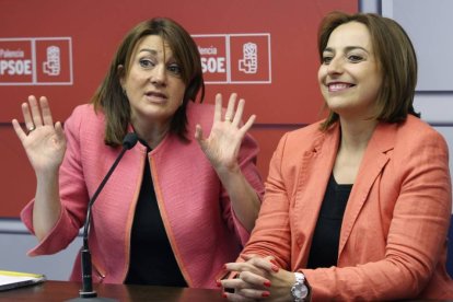 a presidenta de PSCyL, Soraya Rodríguez (I) junto a la candidata a la Alcaldía, Mirian Andrés (D) comparece en rueda de prensa antes de participar en actos públicos en Grijota y Monzón de Campos.-Ical