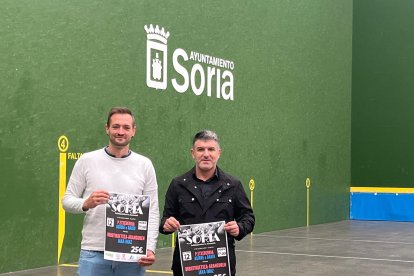 Manuel Salvador y José Ángel Gorostiza en la presentación de la velada de pelota en La Juventud. HDS