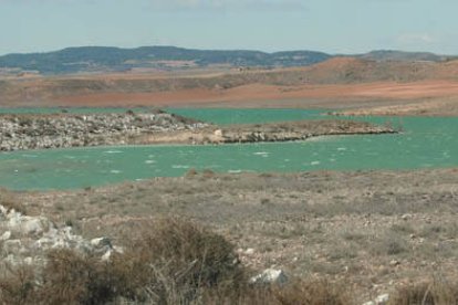 Panorámica del embalse de Monteagudo en una imagen de archivo. / VALENTÍN GUISANDE-