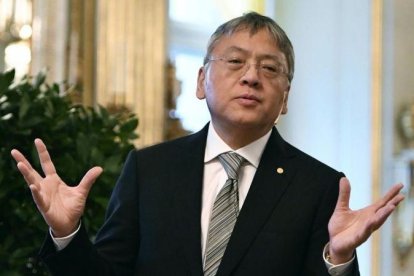 El nobel Kazuo Ishiguro, este miércoles en la Academia Sueca, en Estocolmo-AP / ANDERS WIKLUND TT