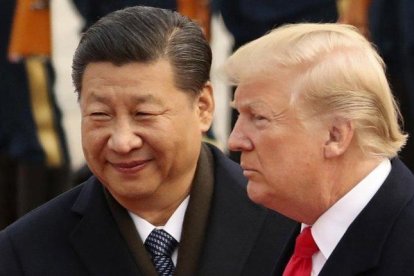 Xi Jinping y Donald Trump, en un encuentro en Pekín, el año pasado.-ANDREW HARNIK (AP)