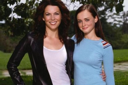 Laura Graham y Alexis Bledel, en 'Las chicas Gilmore'.-ARCHIVO