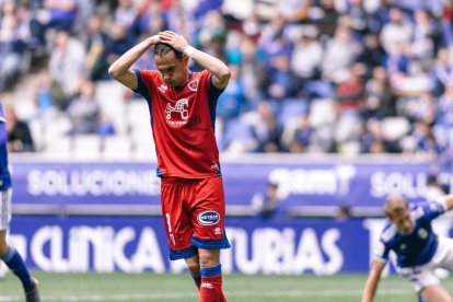 David Rodríguez se lamenta durante una acción del partido del domingo entre el Real Oviedo y el Numancia.-ÁREA 11