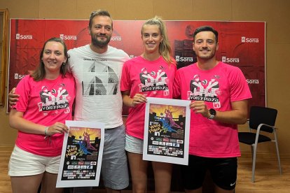 Irene Lablanca, Manu Salvador, Alejandra Olalla y Raúl Pascual, ayer, durante la presentación del torneo en el Ayuntamiento de Soria. HDS