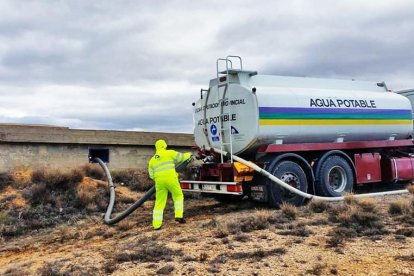 Camión cisterna de reparto en Torlengua-HDS