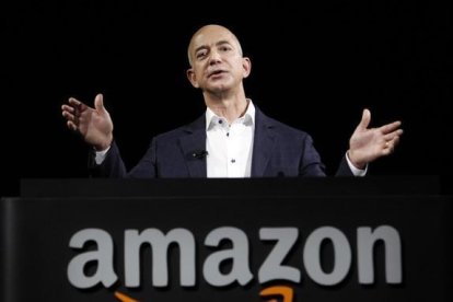 El consejero delegado de Amazon, Jeff Bezos, durante una conferencia, en Santa Monica (California).-AP