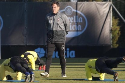 Eduardo Berizzo, durante el entrenamiento del Celta de esta martes en A Madroa.-EFE / SALVADOR SAS