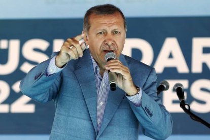 El presidente de Turquía Recep Tayyip Erdogan habla en un mitin en Estambul.-Foto: REUTERS / MURAD SEZER