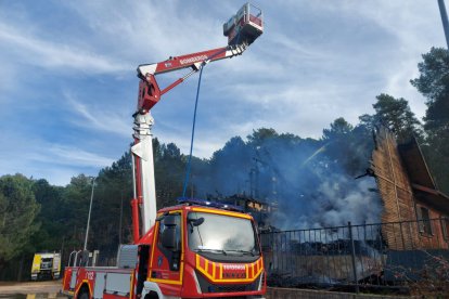 Labores de extinción del incendio en San Leonardo. HDS