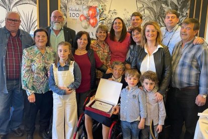 Foto de familia de la celebración de Eusebia Gómez.-HDS