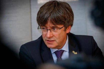 El expresidente Carles Puigdemont durante un acto del partido nacionalista flamenco en Bélgica.-KURT DESPLENTER /AFP