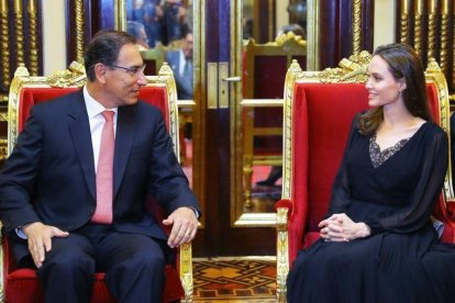 otografia cedida por la Presidencia de Peru que muestra a la actriz estadounidense Angelina Jolie durante una reunion con el presidente de Peru Martin Vizcarra en Palacio de Gobierno en Lima Peru.-ANDRÉS VALLE (EFE)/PRESIDENCIA DE PERÚ