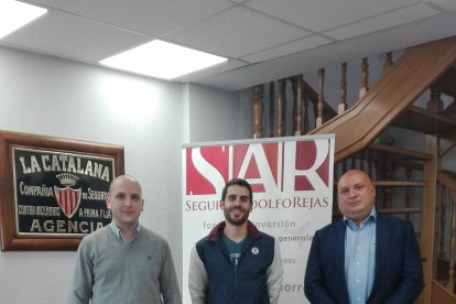 Alfonso y Adolfo Rejas junto con Víctor Orte, en el centro de la imagen. HDS