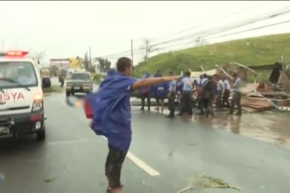 El temporal ha azotado el país con lluvias torrenciales y rachas de viento de hasta 305 kilómetros por hora.-ATLAS VÍDEO