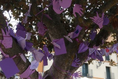 Árbol decorado en Almazán.-HDS