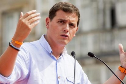 El presidente de Ciudadanos, Albert Rivera, durante un mitin preelectoral en Vitoria.-