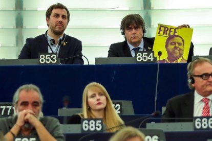 Puigdemont y Comín toman posesión de su escaño en el Parlamento Europeo.-