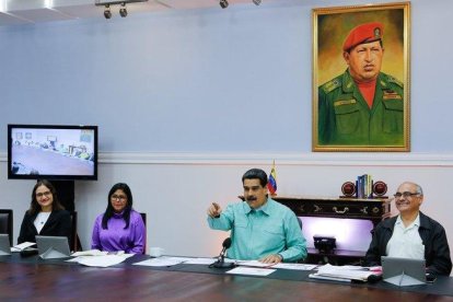 El presidente de Venezuela, Nicolás Maduro, en una reunión con su gabiente de salud.-AFP / VENEZUELAN PRESIDENCY