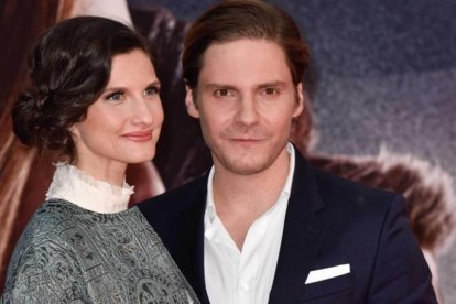 Daniel Brühl y Felicitas Rombold, el pasado abril en Berlín.-