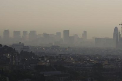 Visión de Barcelona un día de alta contaminación.-DANNY CAMINAL