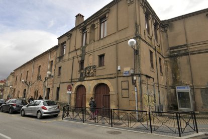 Edificio del antiguo Colegio Universitario de Soria.-V. GUISANDE