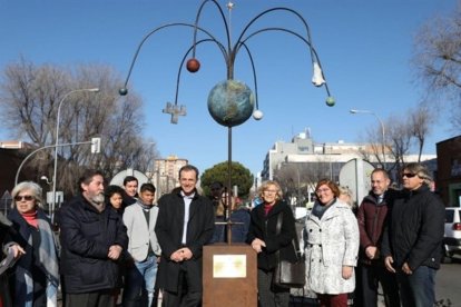 Pedro Duque en la inauguración de una estatua en su honor. /-ARCHIVO