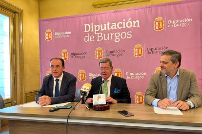 Benito Serrano, César Rico y Alberto Luque, en la presentación de ayer en Burgos. HDS