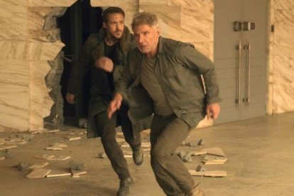 Ryan Gosling y Harrison Ford, en una escena de Blade Runner 2049.-WARNER BROS