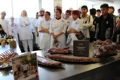 Sesiones formativas en diferentes escuelas de hostelería sobre la carne de caza silvestre. HDS