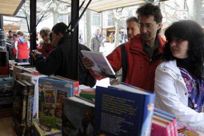 La lectura estival de los sorianos gira en torno a la ficción y a conocer historias de la provincia . / ÁLVARO MARTÍNEZ-