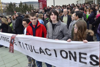 Una de las movilizaciones que se celebraron hace unos meses contra el cierre de Agrícolas. / VALENTÍN GUISANDE-