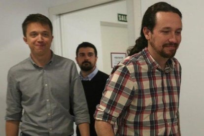 Íñigo Errejón y Pablo Iglesias en una imagen de abril del pasado año.-DAVID CASTRO