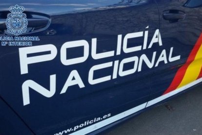 Vehículo de la Policía Nacional.-EL PERIÓDICO