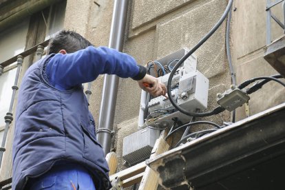 Un trabajador soriano, en una imagen de archivo. / VALENTÍN GUISANDE-