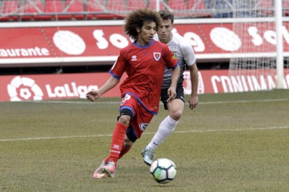 Ali Alnemer se estrenó con buena nota con los colores numantinos ante el Burgos.-Luis Ángel Tejedor