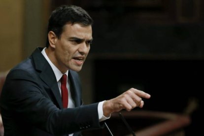 El secretario general del PSOE, Pedro Sánchez, durante su intervención en el pleno del Congreso de los Diputados.-Foto: EFE