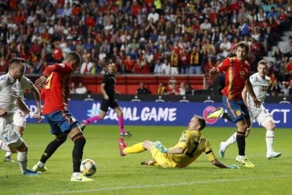 Rodrigo Moreno remata para conseguir el 1-0 ante Islas Feroe.-EFE