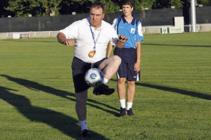 Luis de Miguel podría regresar al banquillo de La Arboleda / U. Sierra-