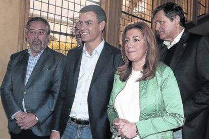 Pedro Sánchez, junto al alcalde de Zaragoza, Juan Alberto Belloch; la presidenta andaluza, Susana Díaz, y el presidente asturiano, Javier Fernández-