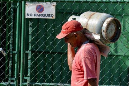 Cuba produce 3,5 millones de toneladas de petróleo al año (22 millones de barriles), de los cuales se obtienen 2,6 millones de tonelada.-AFP