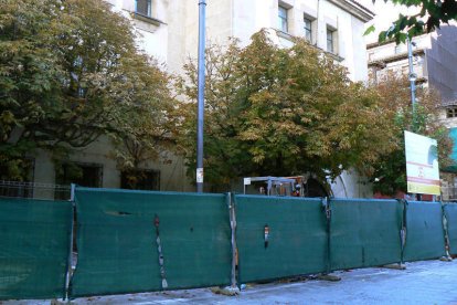 Fotografía que muestra la plaza de San Clemente, más conocida por el Tubo, que actualmente está en obras, las cuales están incluidas en el Plan E .-