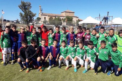 Los jugadores del San José alevín junto a los canteranos de Barça que disputaron la final de la Pinares Cup.-D.S.