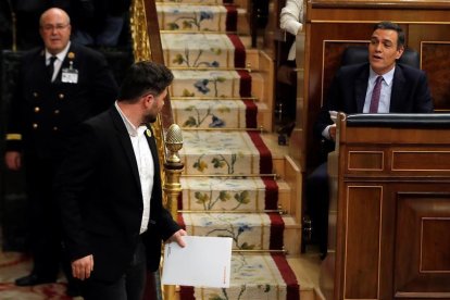 Rufián y Sánchez en el Congreso.-EFE