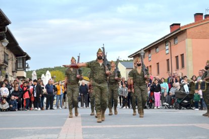 Desfile de la Legión en Navaleno.-RAQUEL FERNÁNDEZ