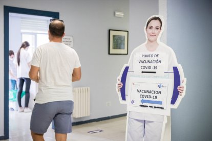 Jornada de vacunación en el Hospital Virgen del Mirón, en la mañana de ayer. GONZALO MONTESEGURO
