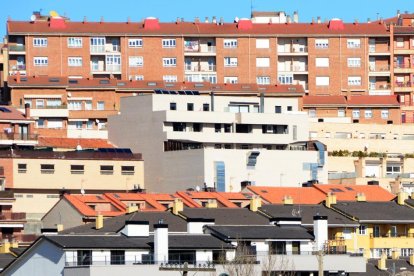 Edificios en la capital.-Valentín Guisande